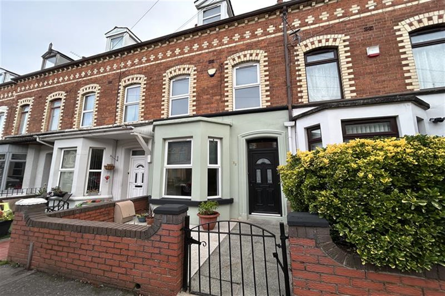 4 Bed Townhouse - Image 1