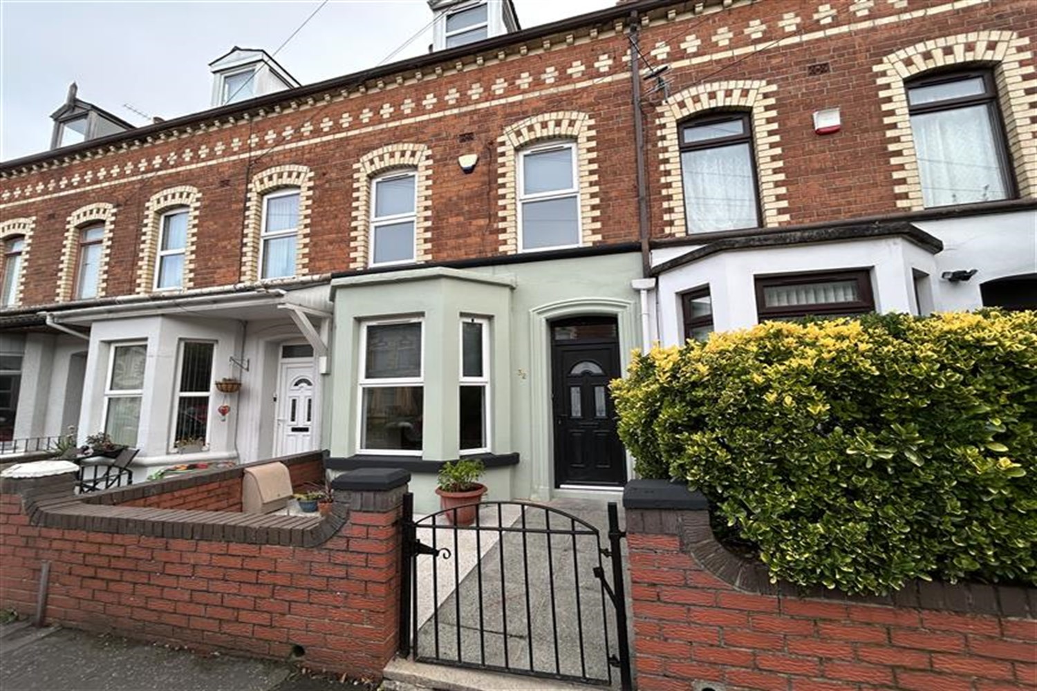 4 Bed Townhouse - Image 2