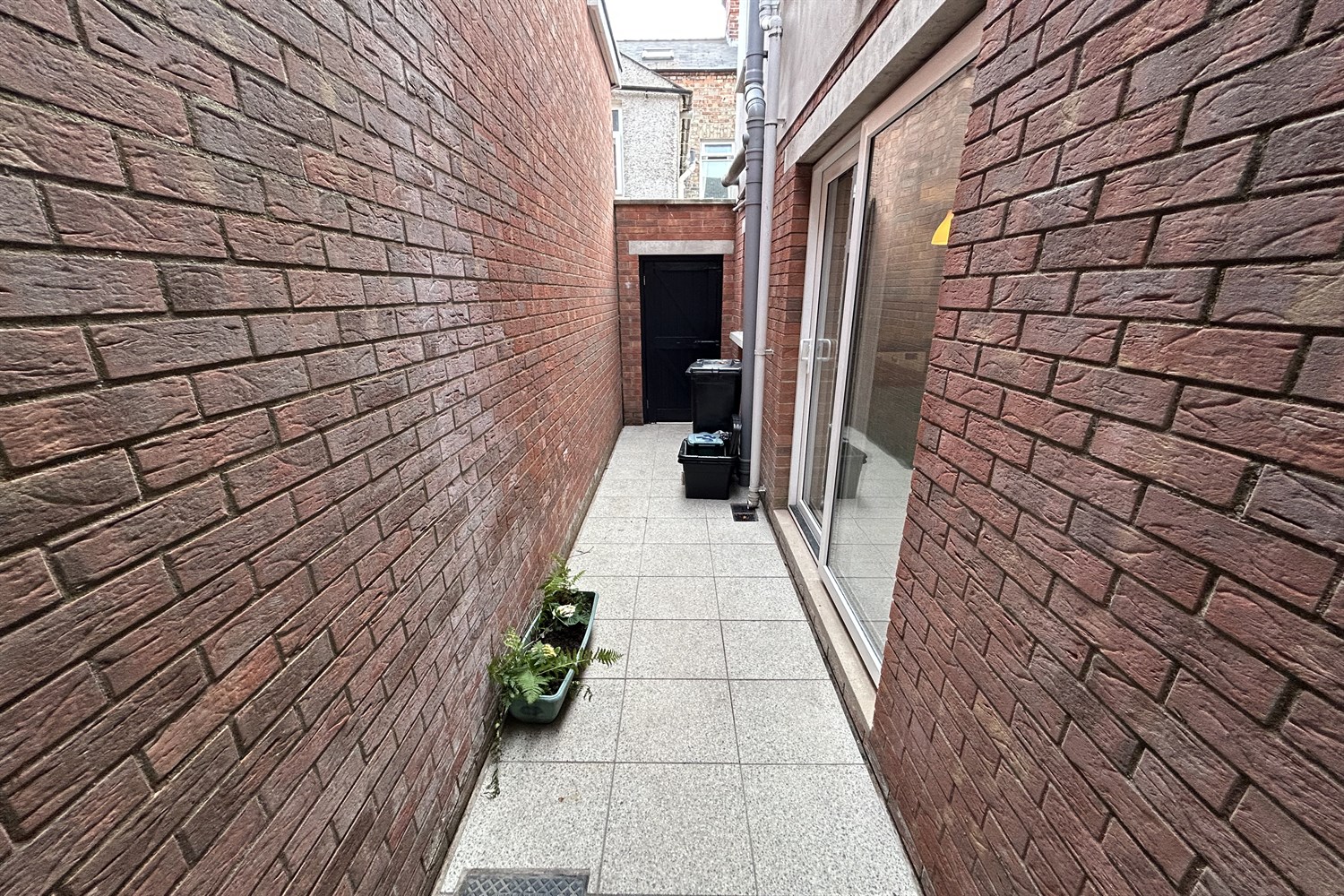 4 Bed Townhouse - Image 27