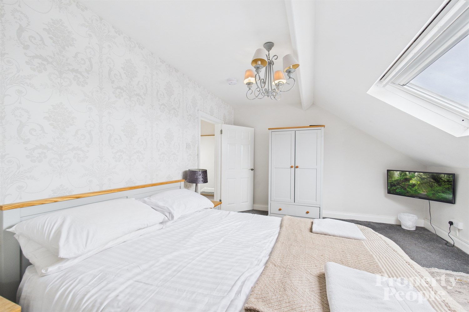 4 Bed Townhouse - Image 17
