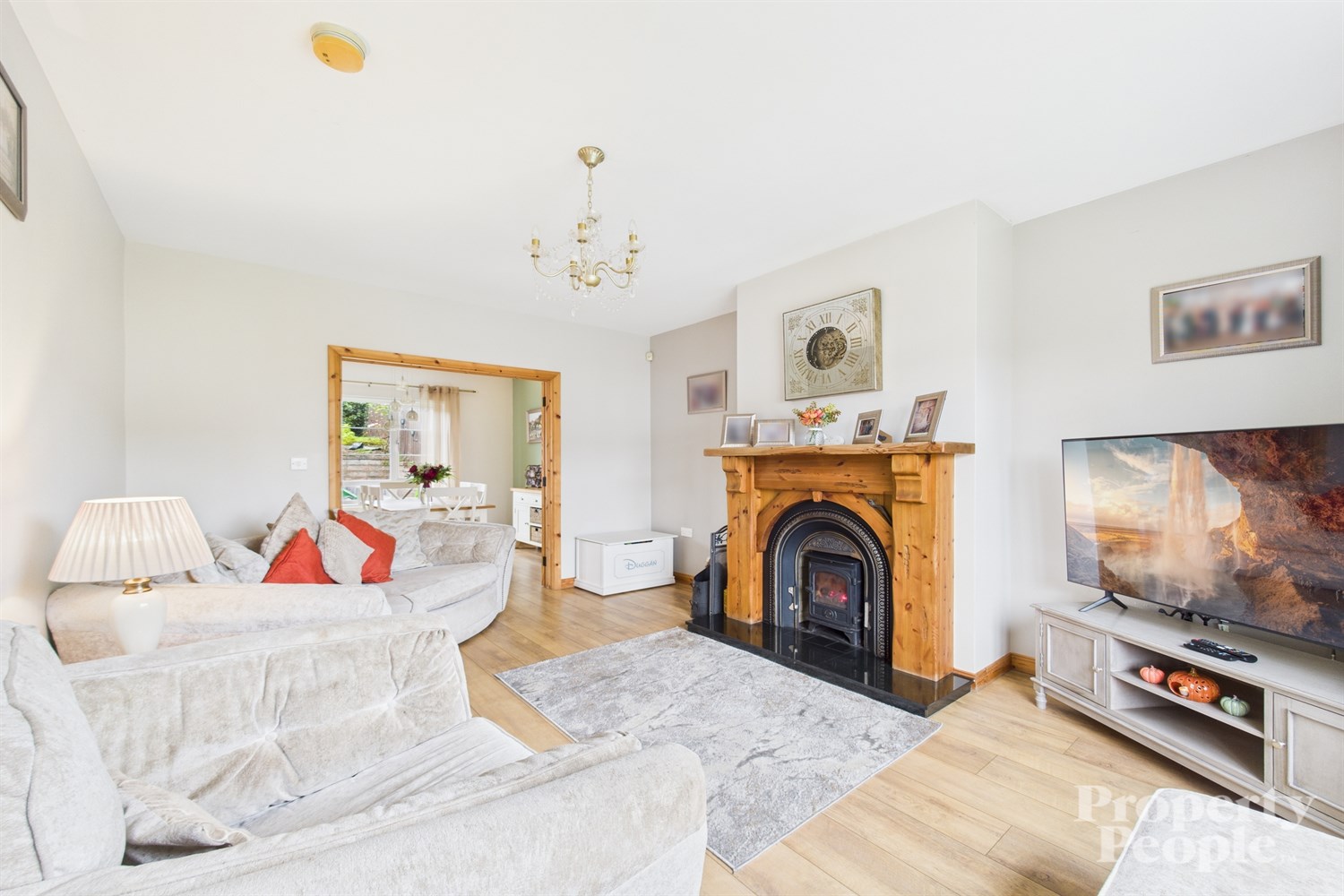 3 Bed Semi-detached House - Image 4