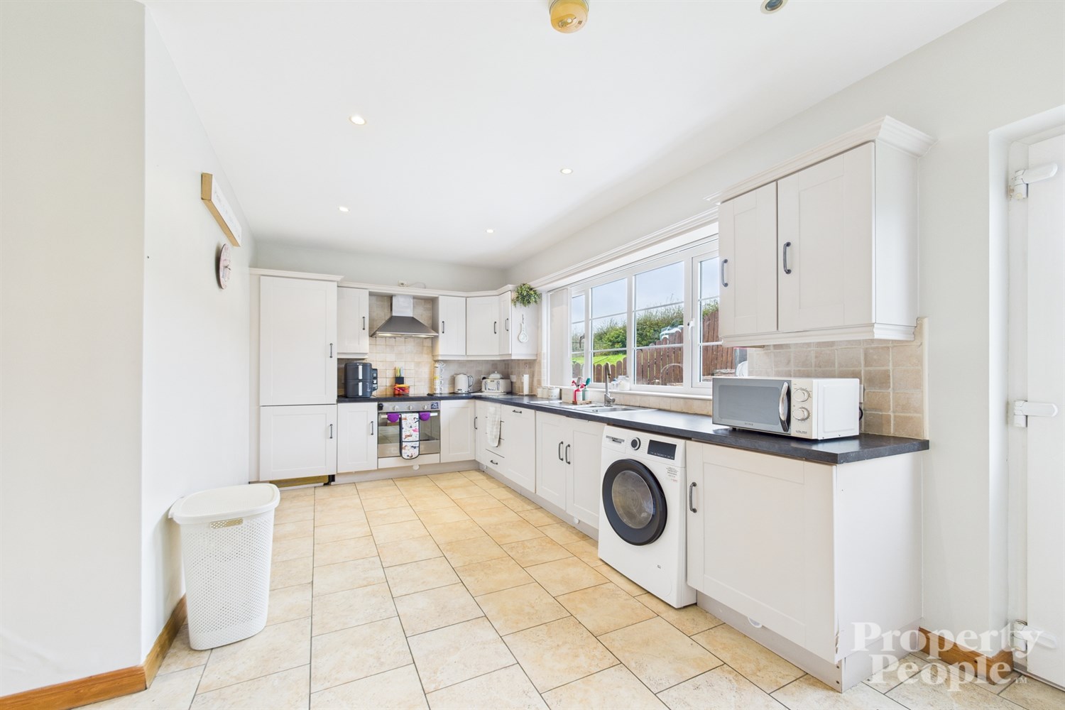 3 Bed Semi-detached House - Image 7