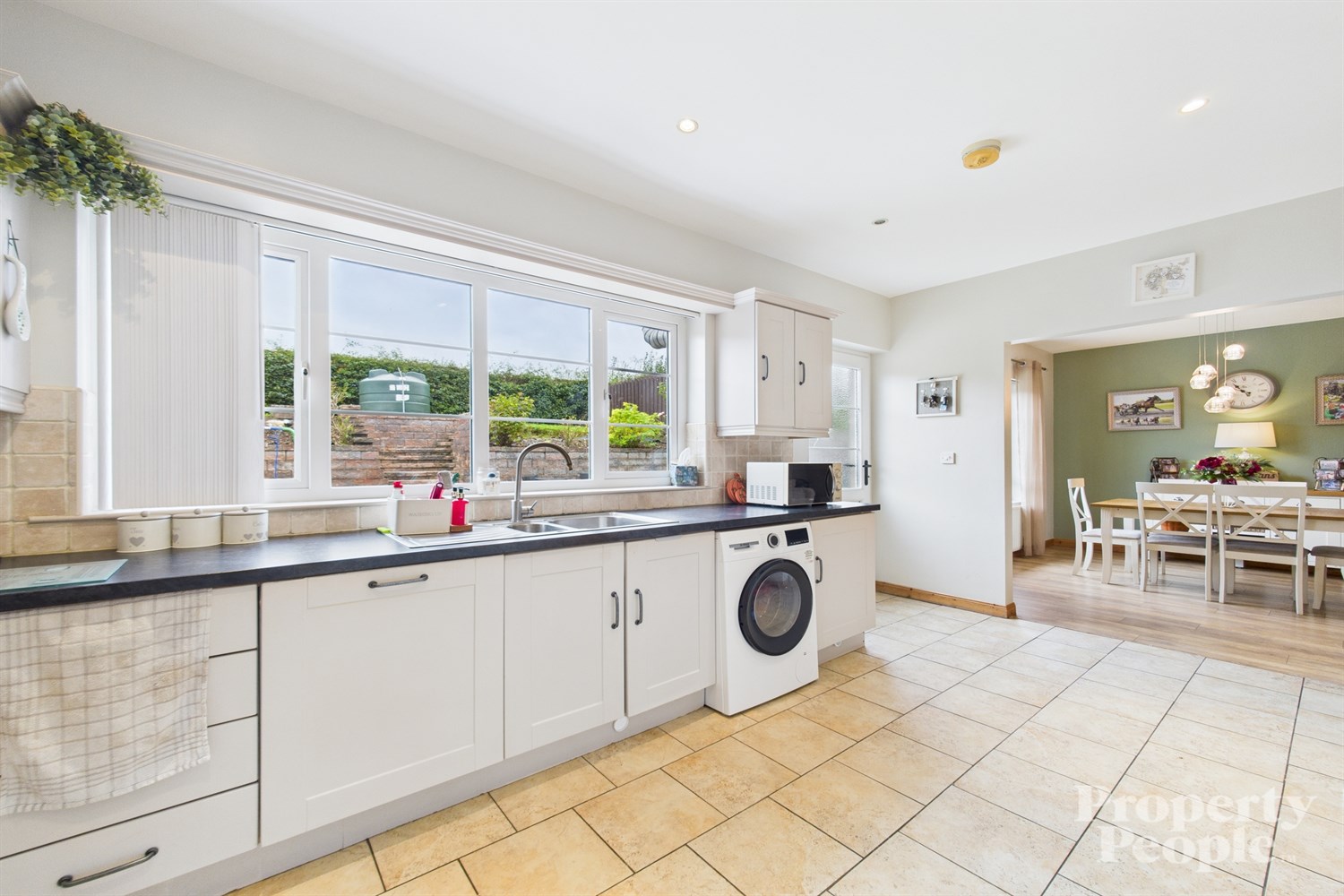 3 Bed Semi-detached House - Image 8