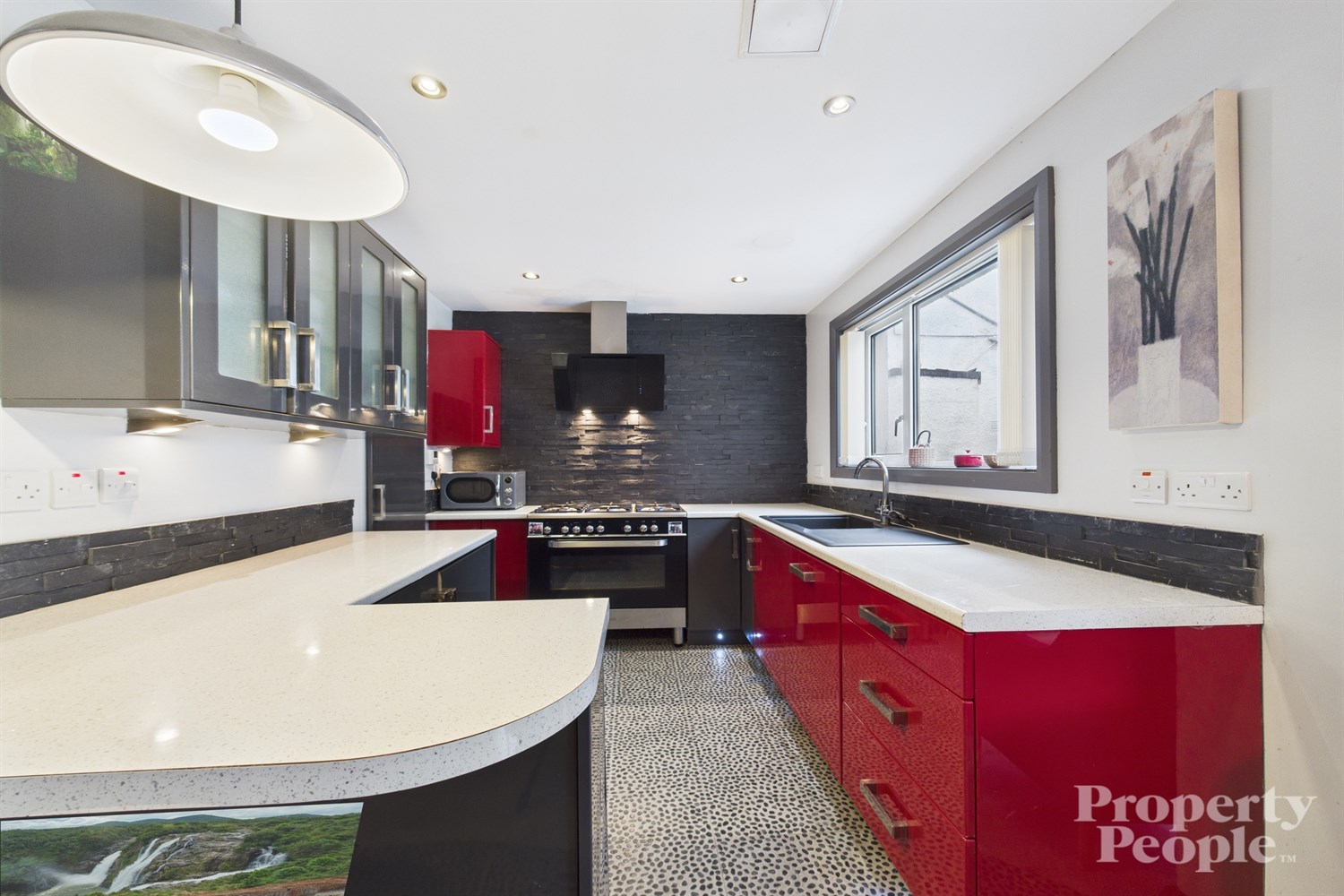 3 Bed Semi-detached House - Image 10