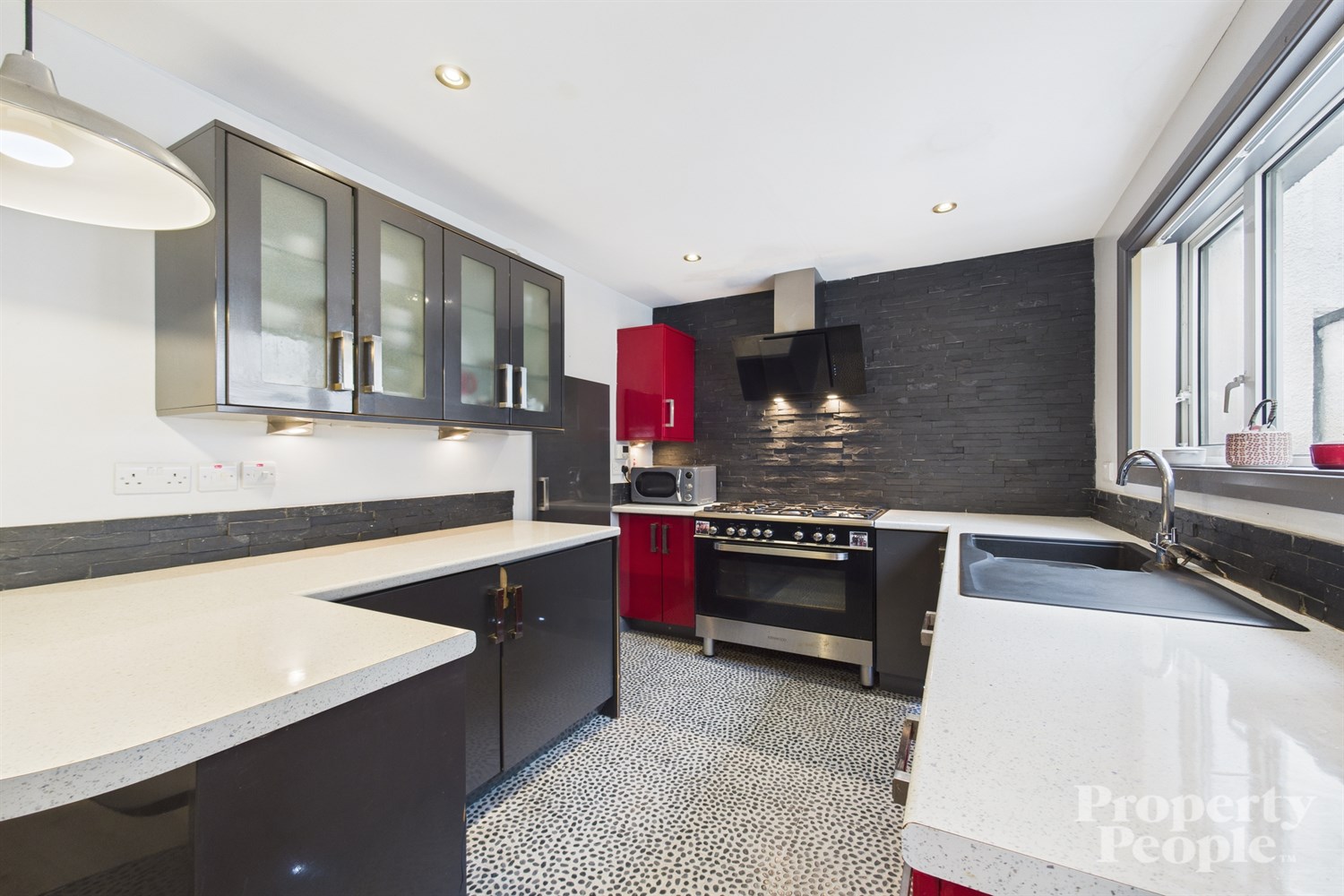 3 Bed Semi-detached House - Image 11