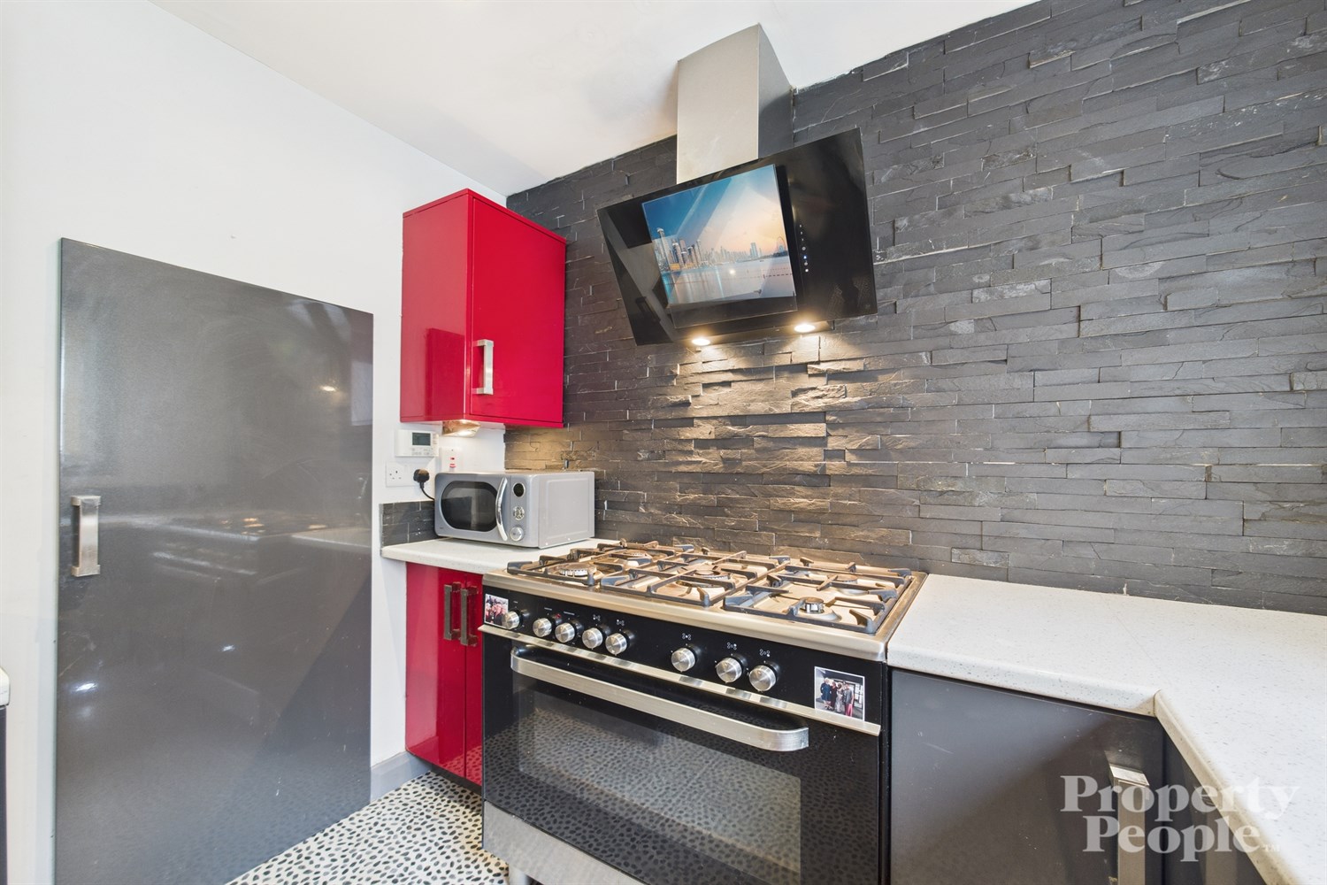 3 Bed Semi-detached House - Image 13