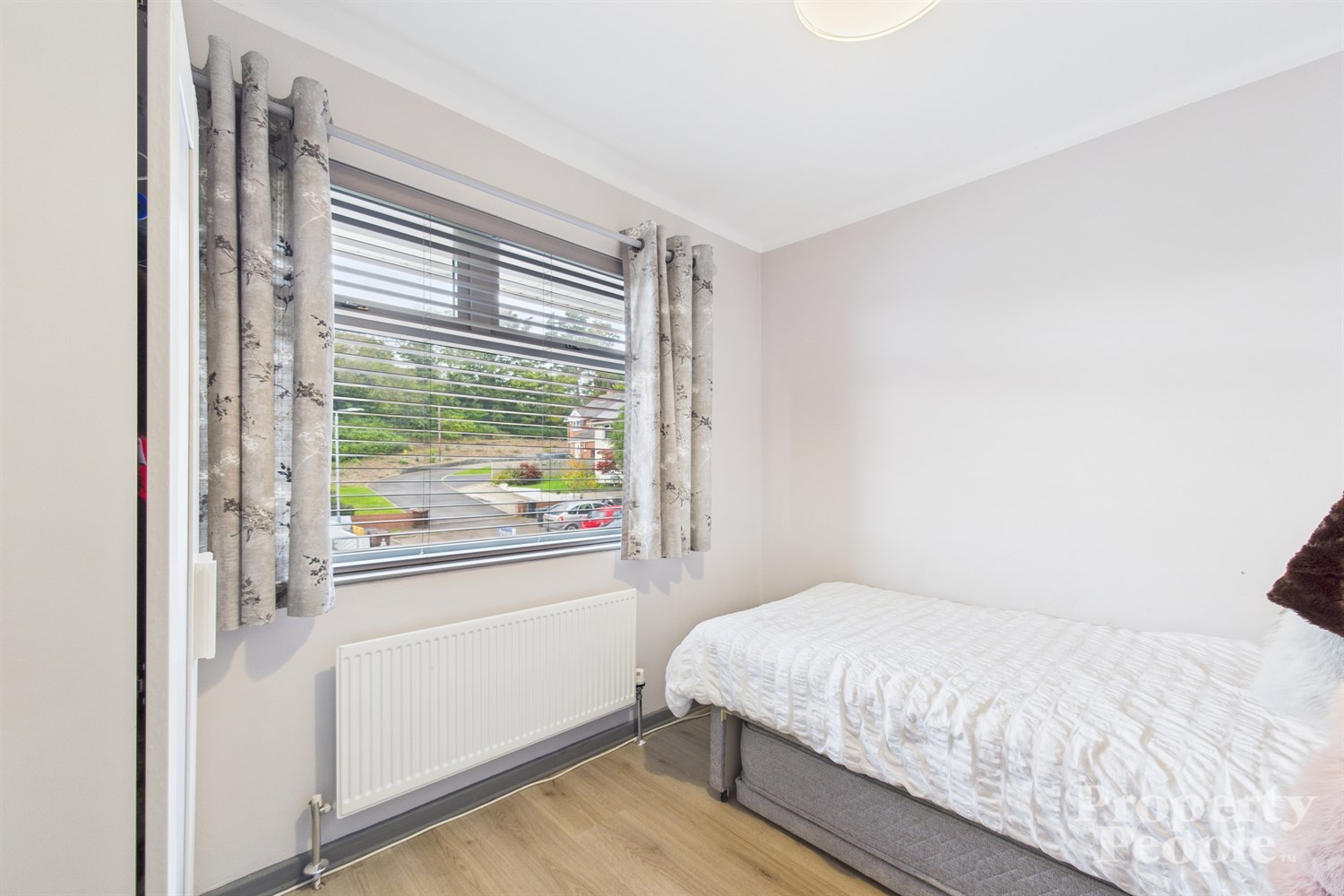 3 Bed Semi-detached House - Image 30