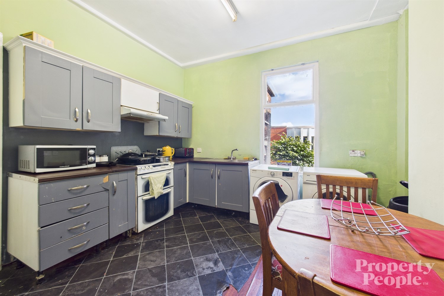 6 Bed Terrace House - Image 14