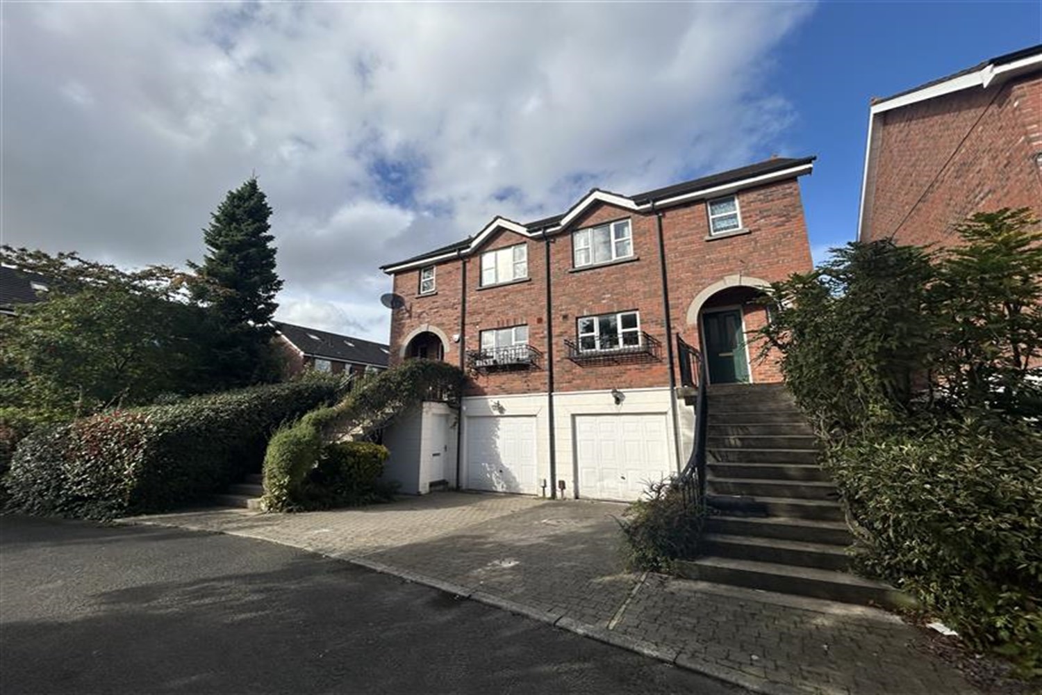 4 Bed Semi-detached House - Image 1