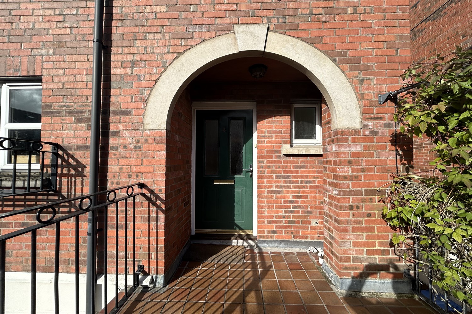 4 Bed Semi-detached House - Image 2