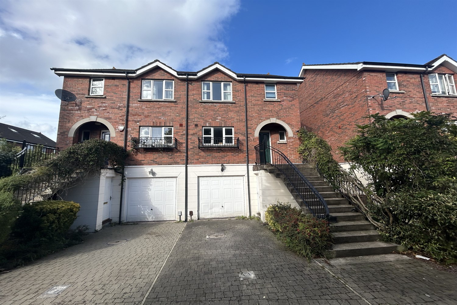 4 Bed Semi-detached House - Image 3