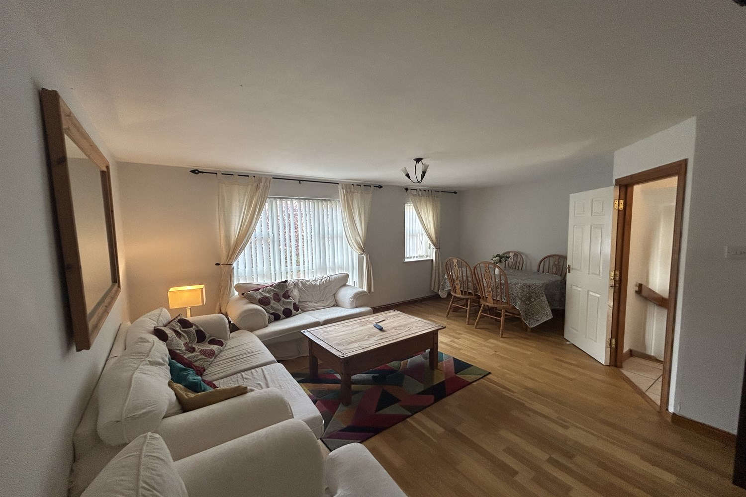 4 Bed Semi-detached House - Image 4