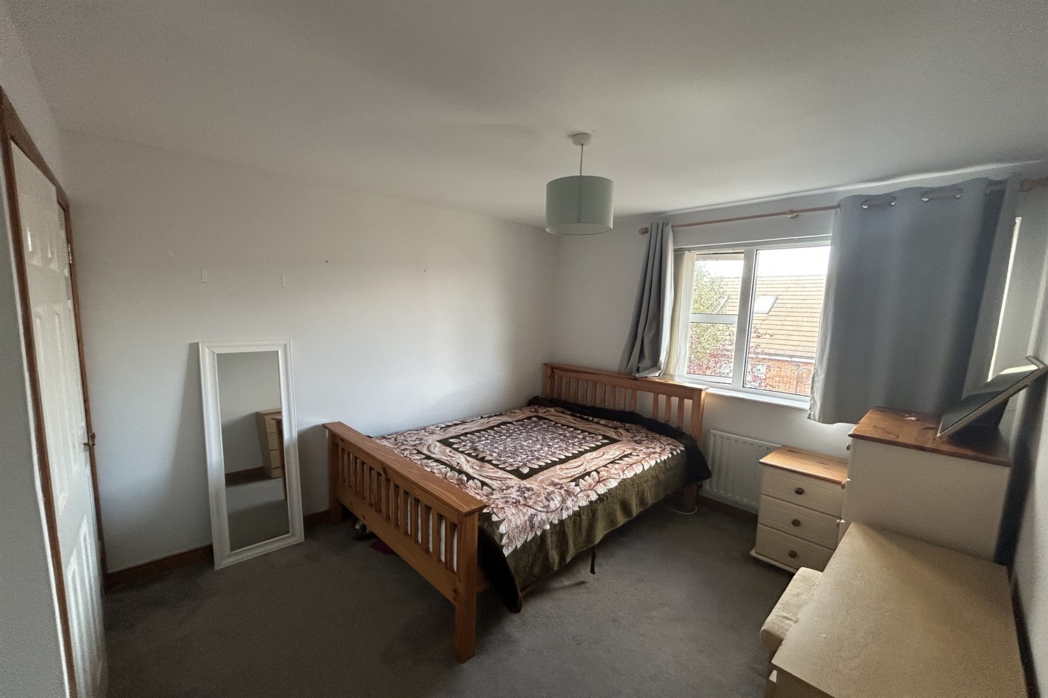 4 Bed Semi-detached House - Image 10