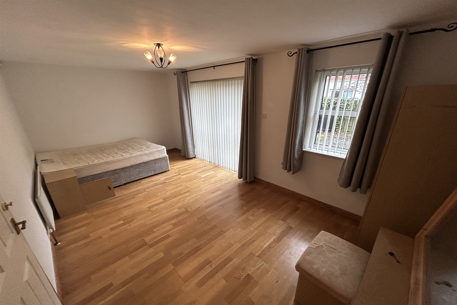 4 Bed Semi-detached House - Image 15