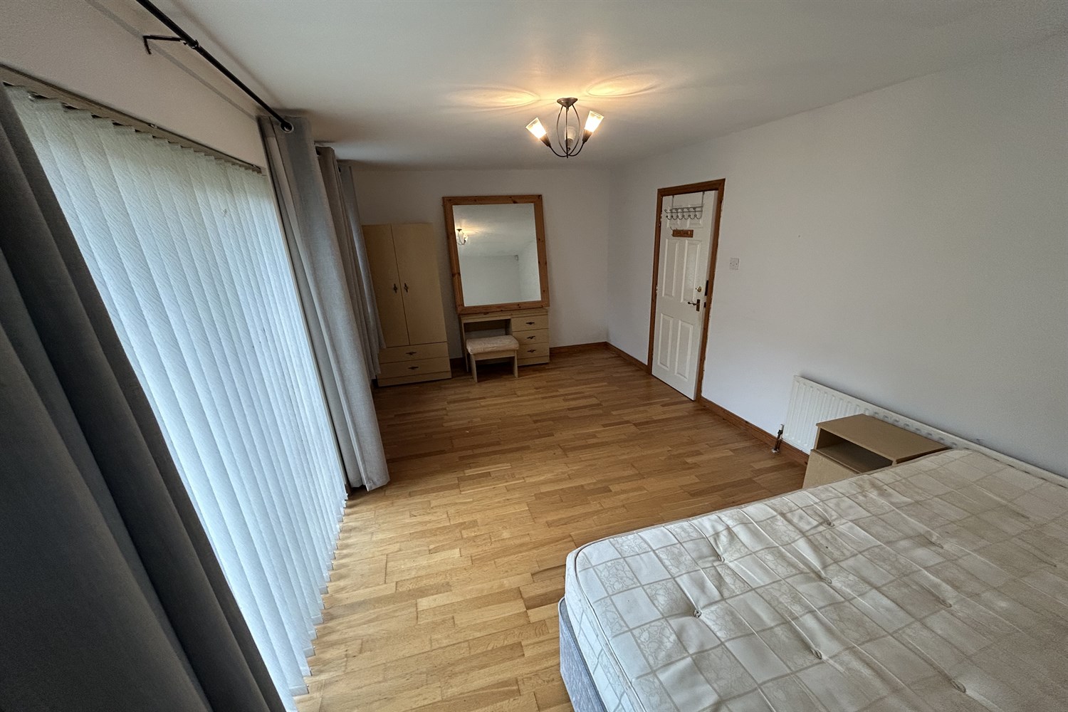 4 Bed Semi-detached House - Image 16