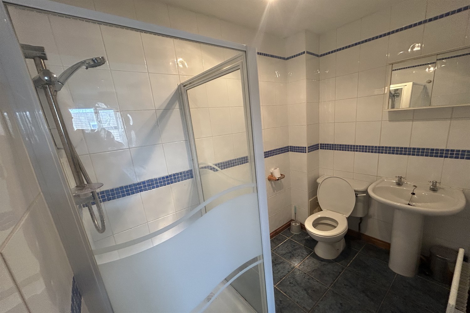 4 Bed Semi-detached House - Image 19