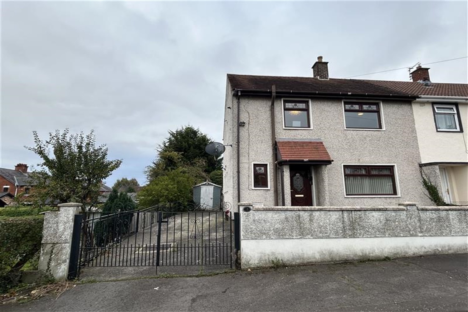 3 Bed End-terrace House - Image 1