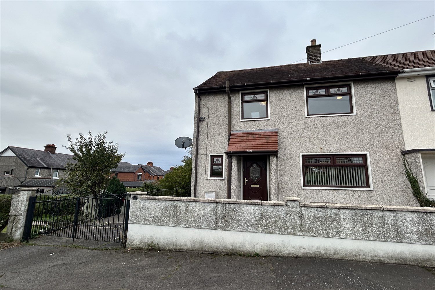 3 Bed End-terrace House - Image 2