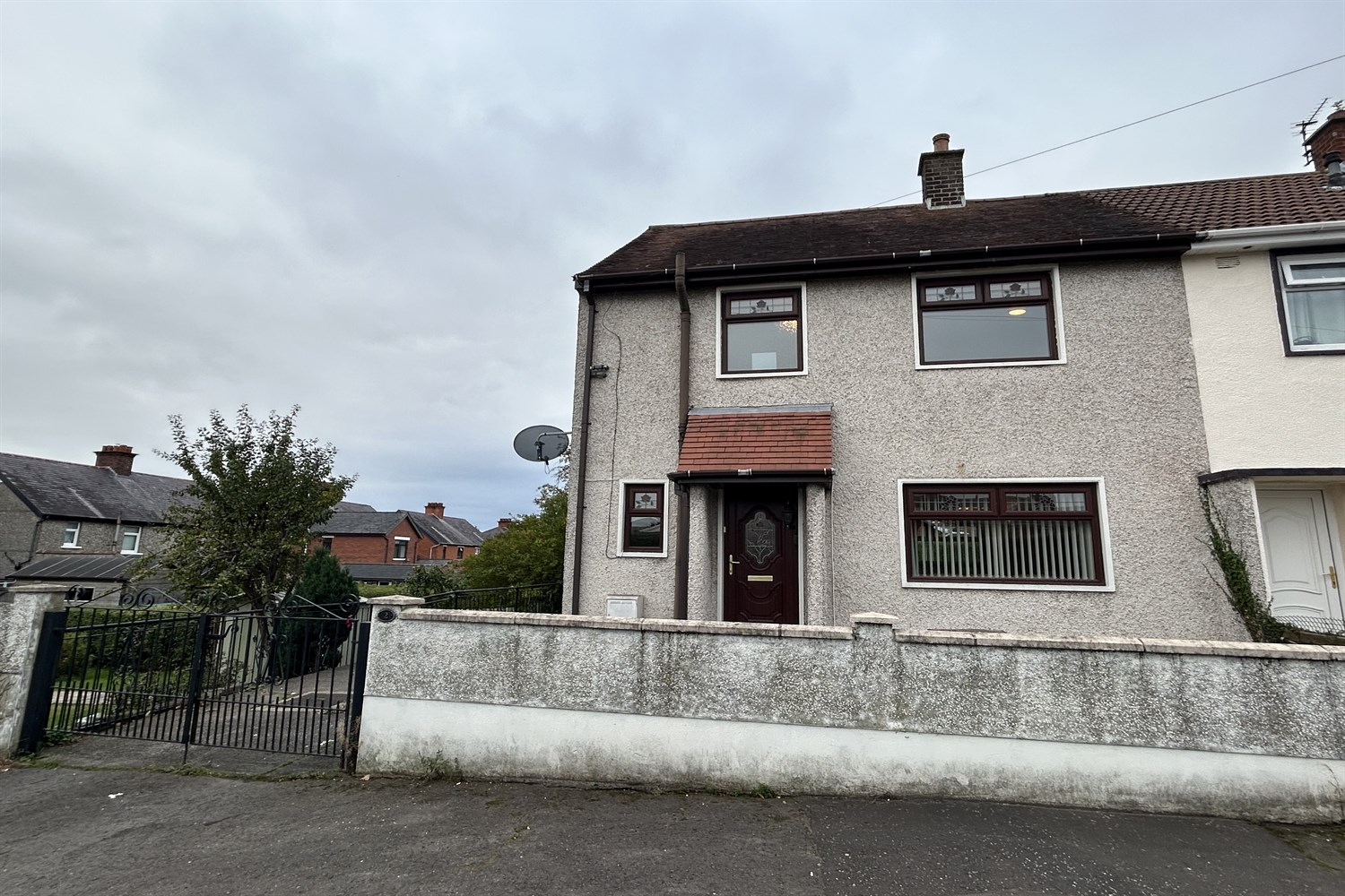 3 Bed End-terrace House - Image 3