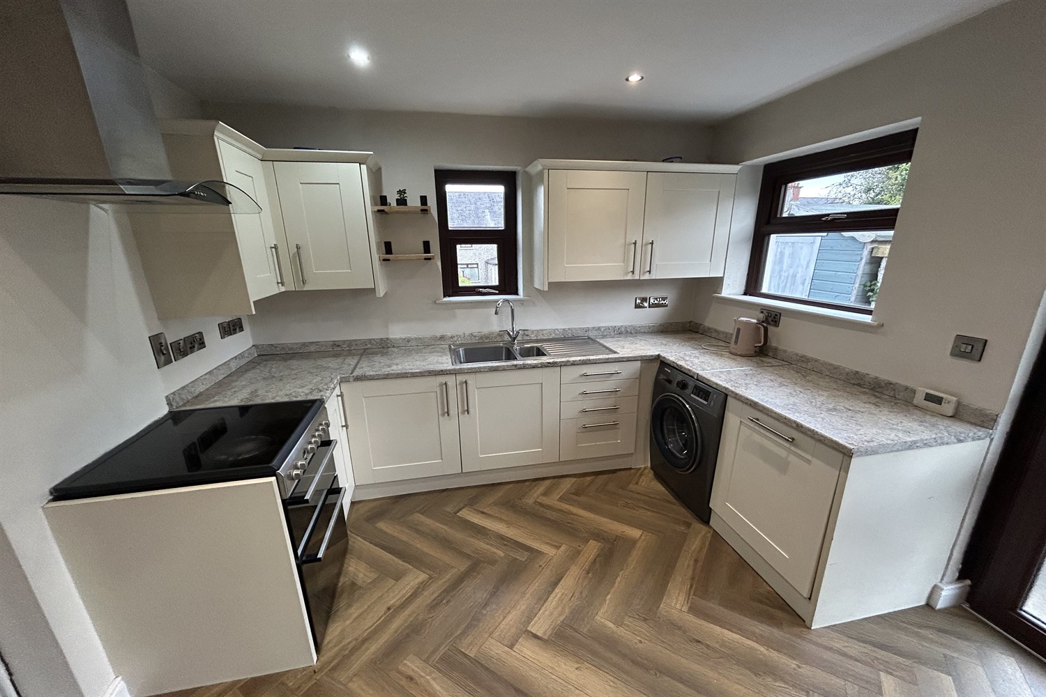 3 Bed End-terrace House - Image 6