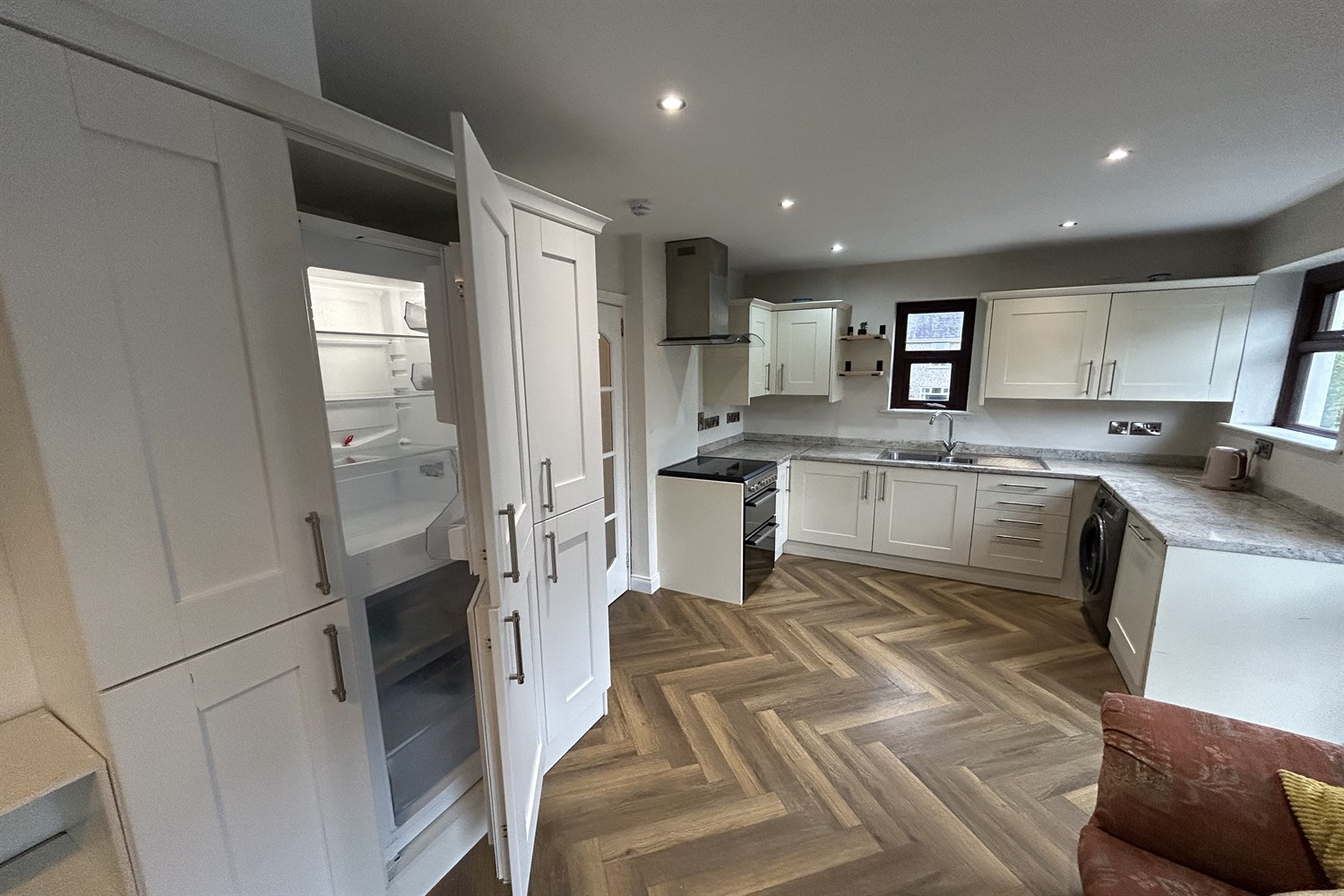 3 Bed End-terrace House - Image 9