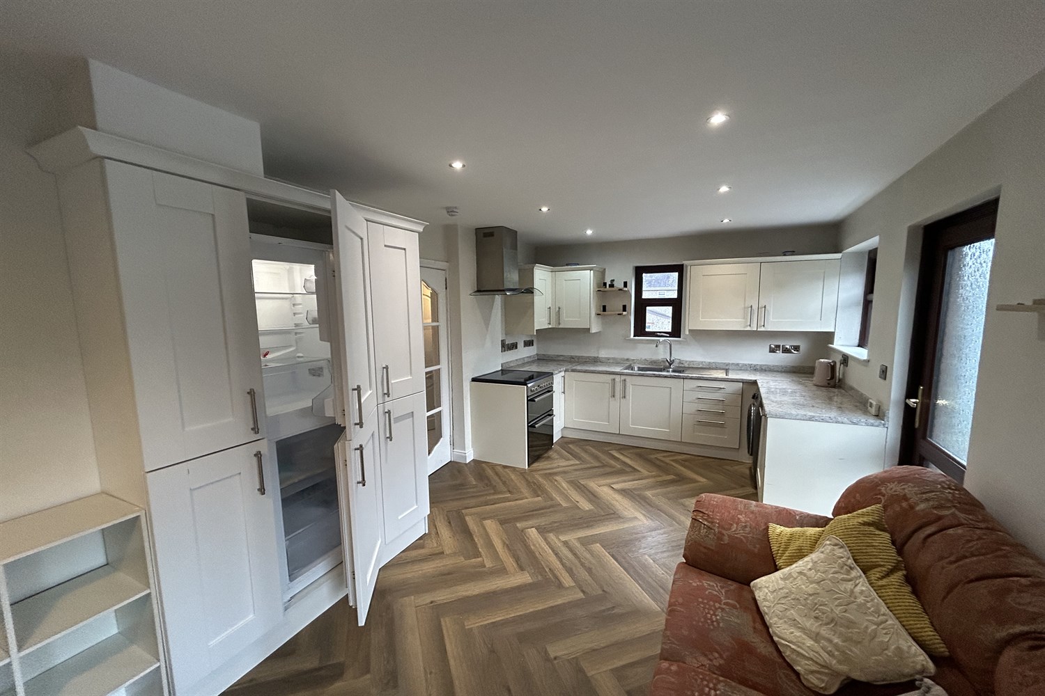 3 Bed End-terrace House - Image 10