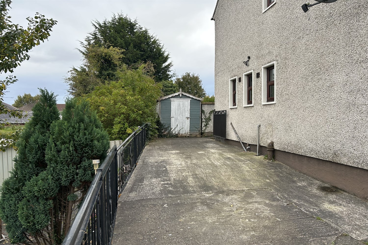 3 Bed End-terrace House - Image 23
