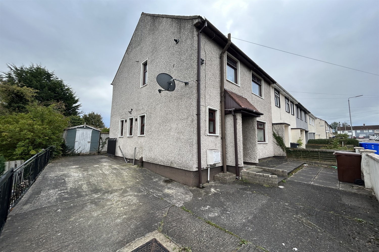 3 Bed End-terrace House - Image 24