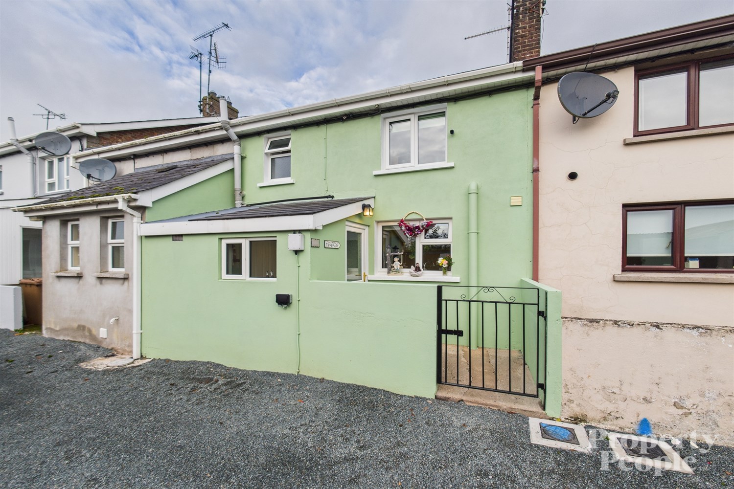 2 Bed Terrace House - Image 11