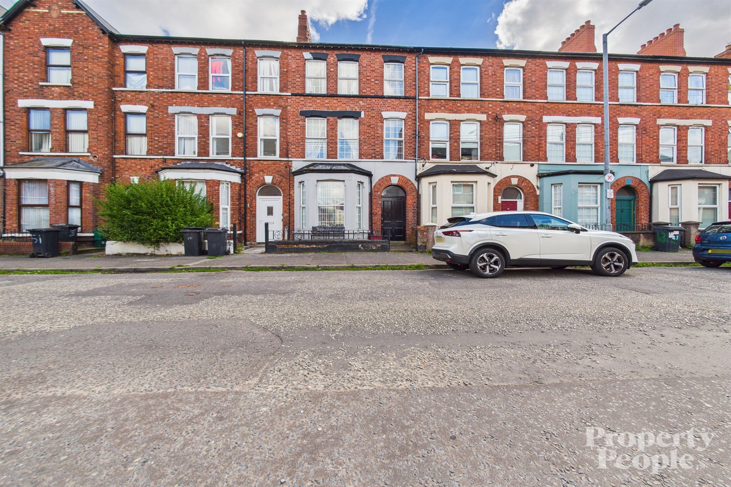 6 Bed Terrace House - Image 1