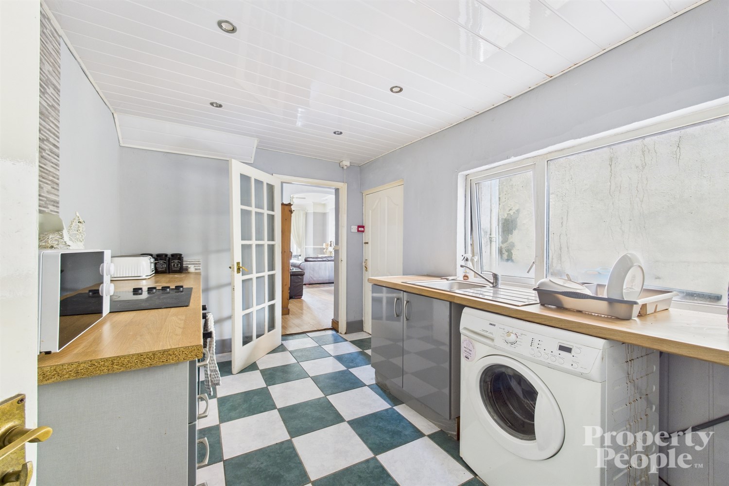 6 Bed Terrace House - Image 2