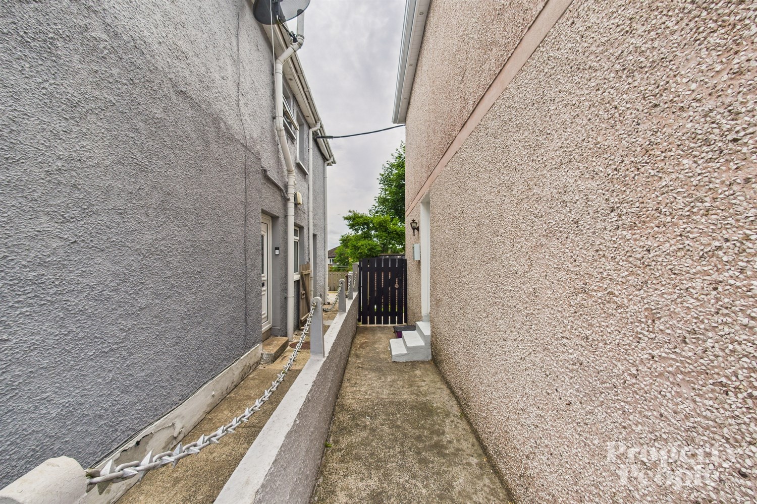  9 Sunnymede Park, Dunmurry,   Belfast,  BT17 0PU