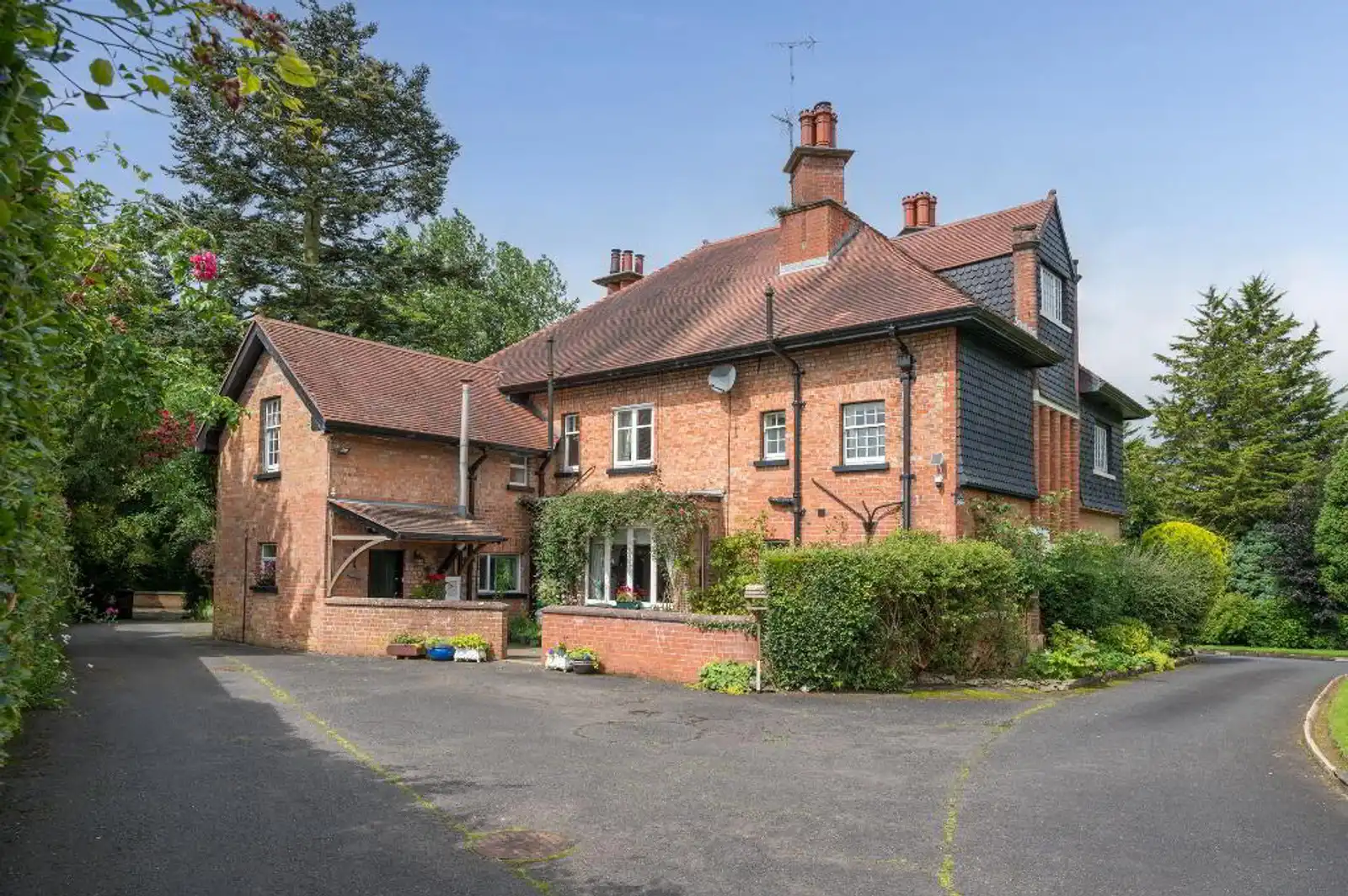 Red Dyke, 110 Galgorm Road, Ballymena, Antrim, BT42 1AE