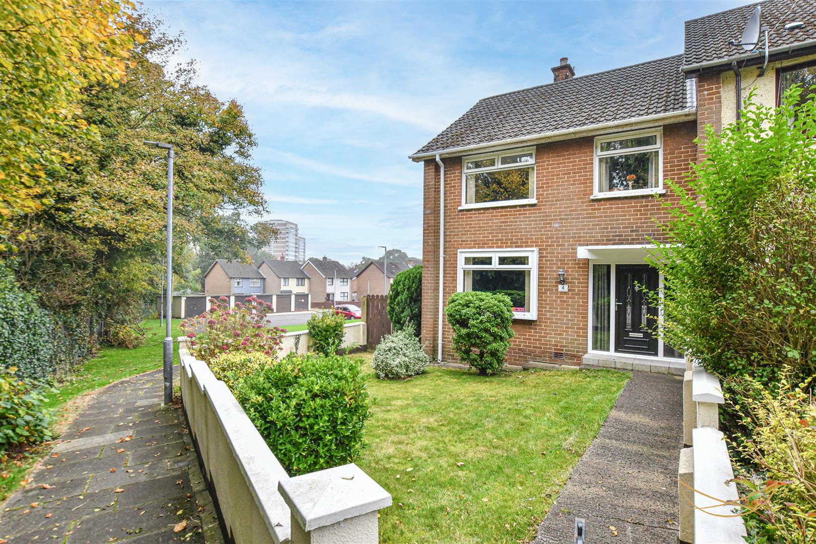 3 Bed End-terrace House - Image 1