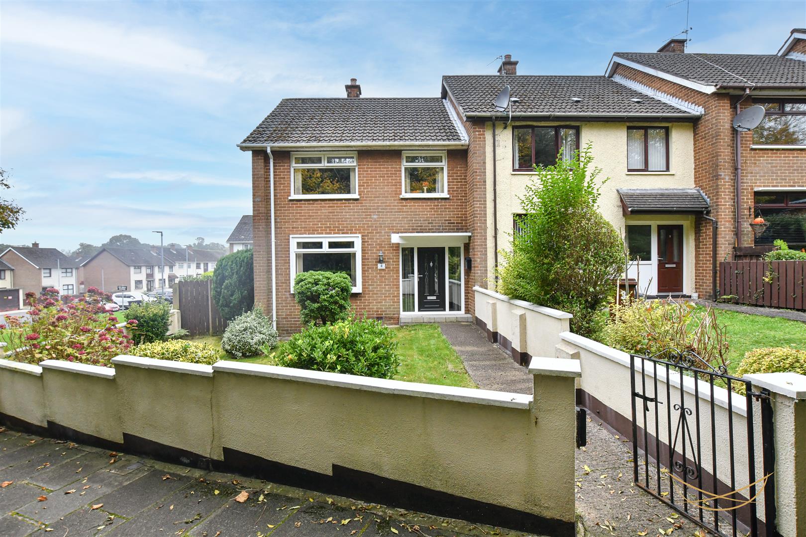 3 Bed End-terrace House - Image 2