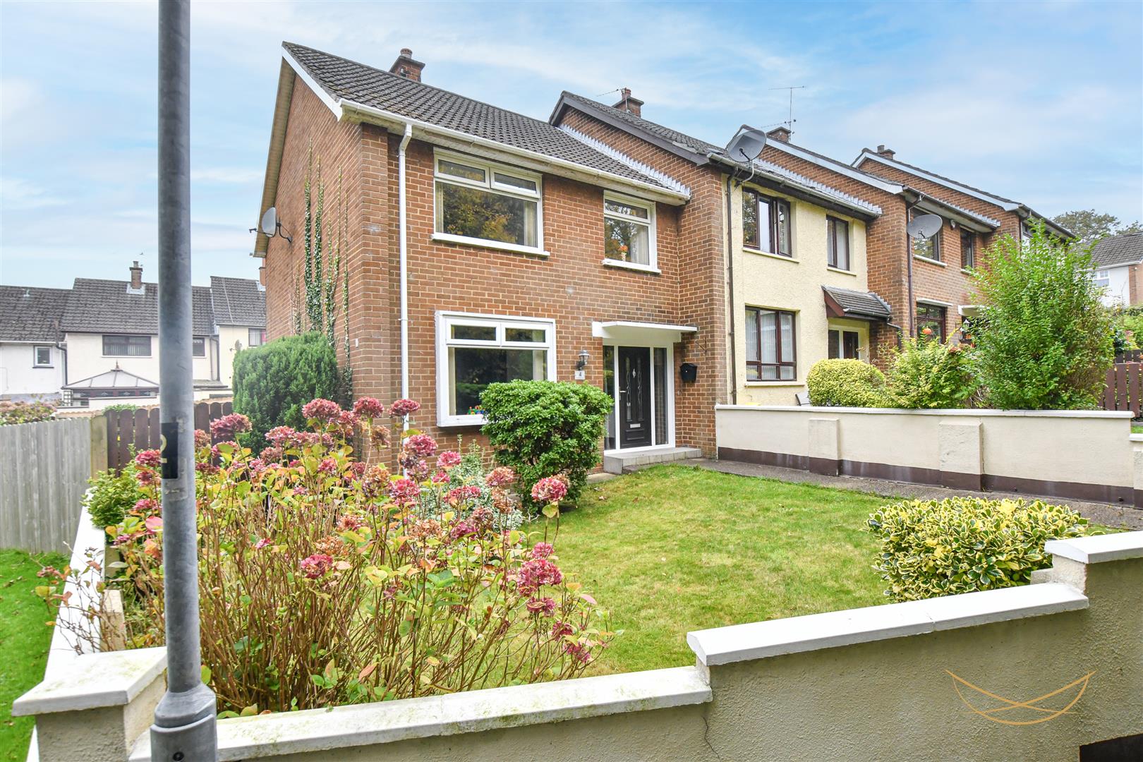 3 Bed End-terrace House - Image 3