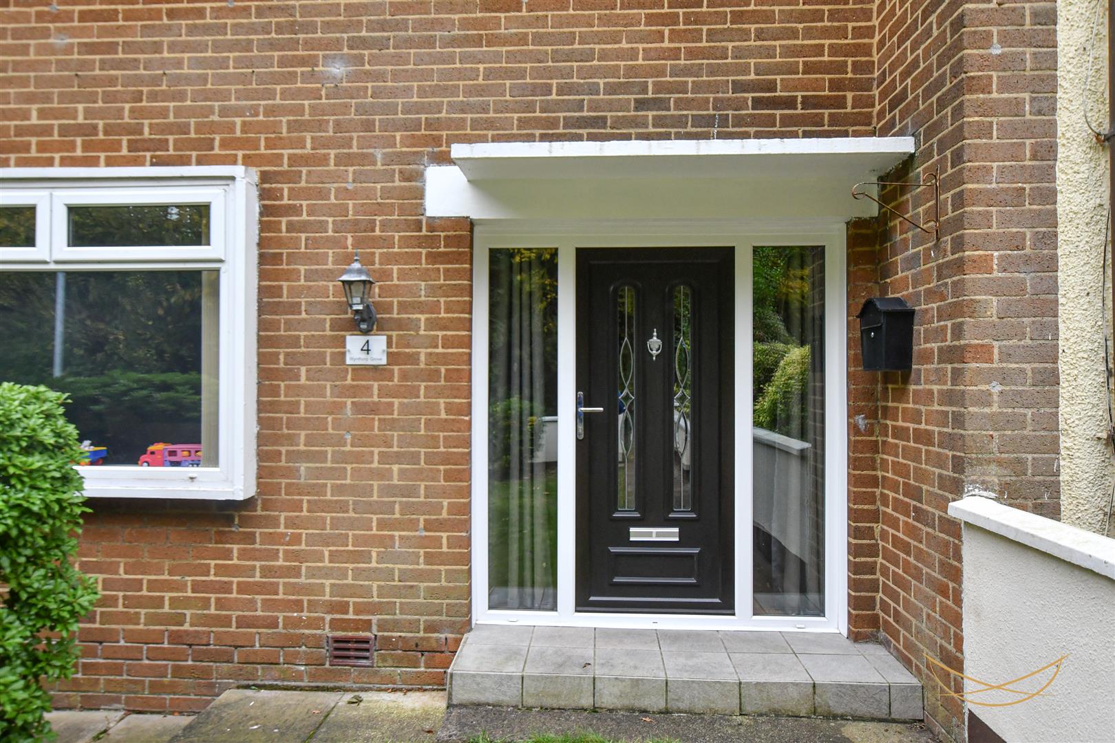3 Bed End-terrace House - Image 5