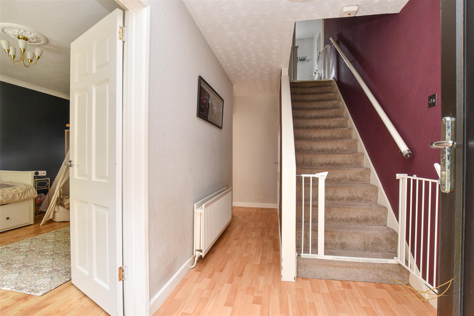 3 Bed End-terrace House - Image 6