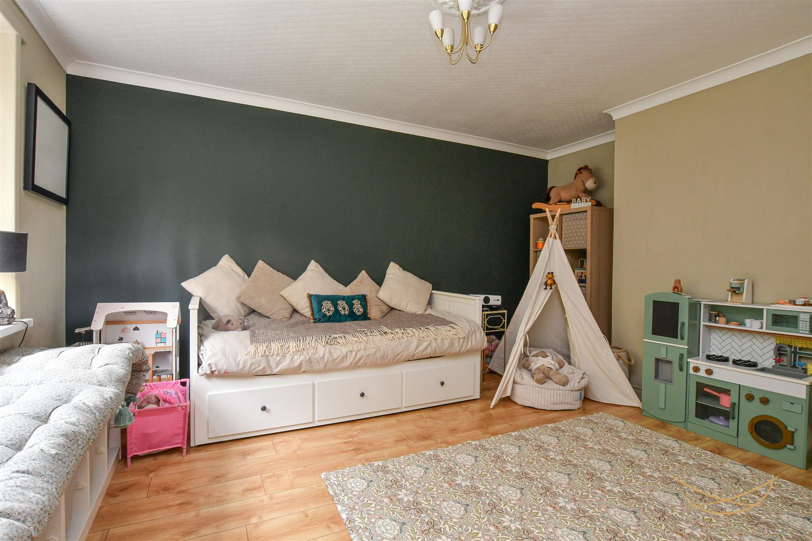 3 Bed End-terrace House - Image 9