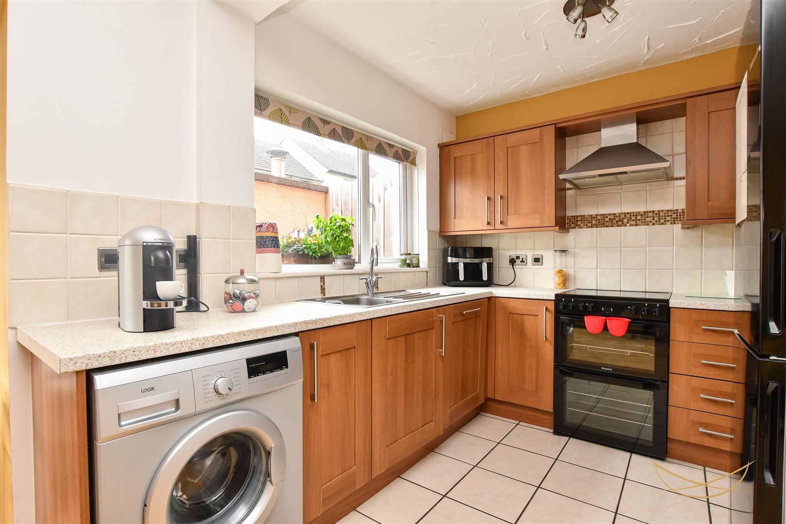 3 Bed End-terrace House - Image 11