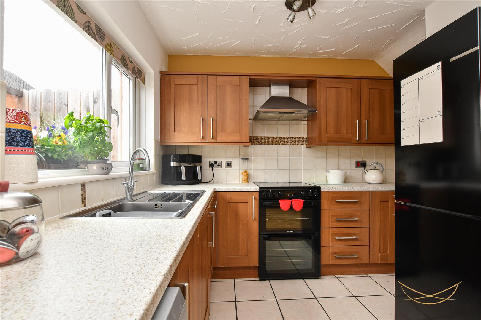 3 Bed End-terrace House - Image 12