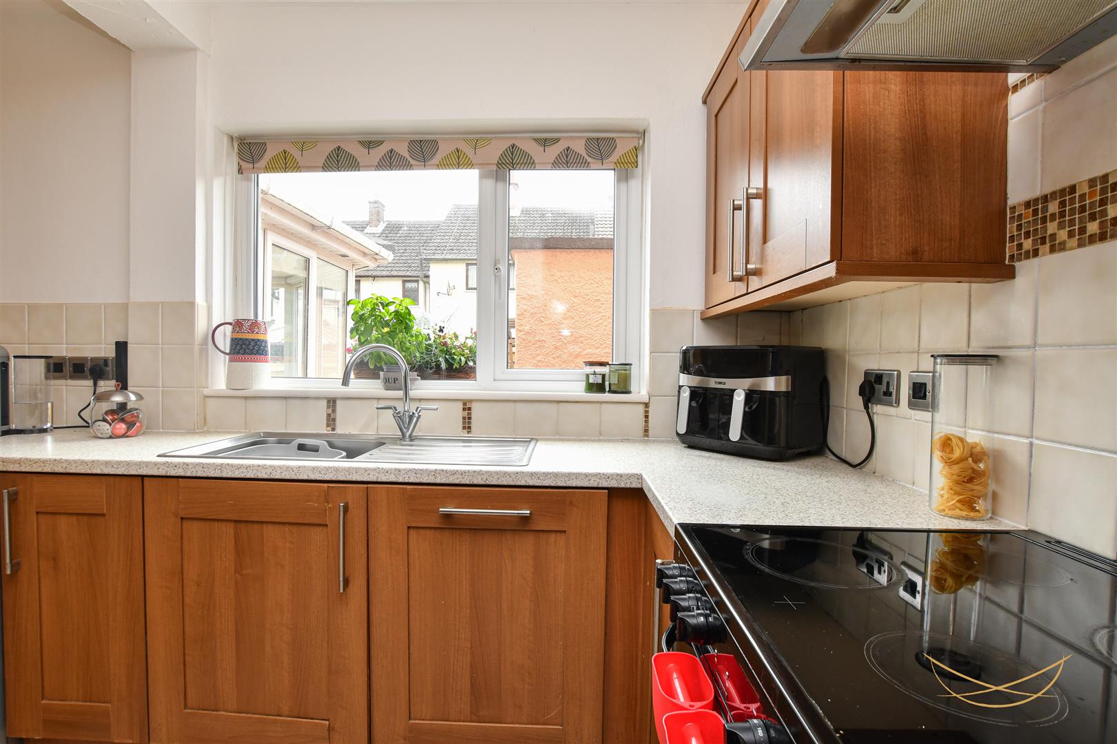 3 Bed End-terrace House - Image 13
