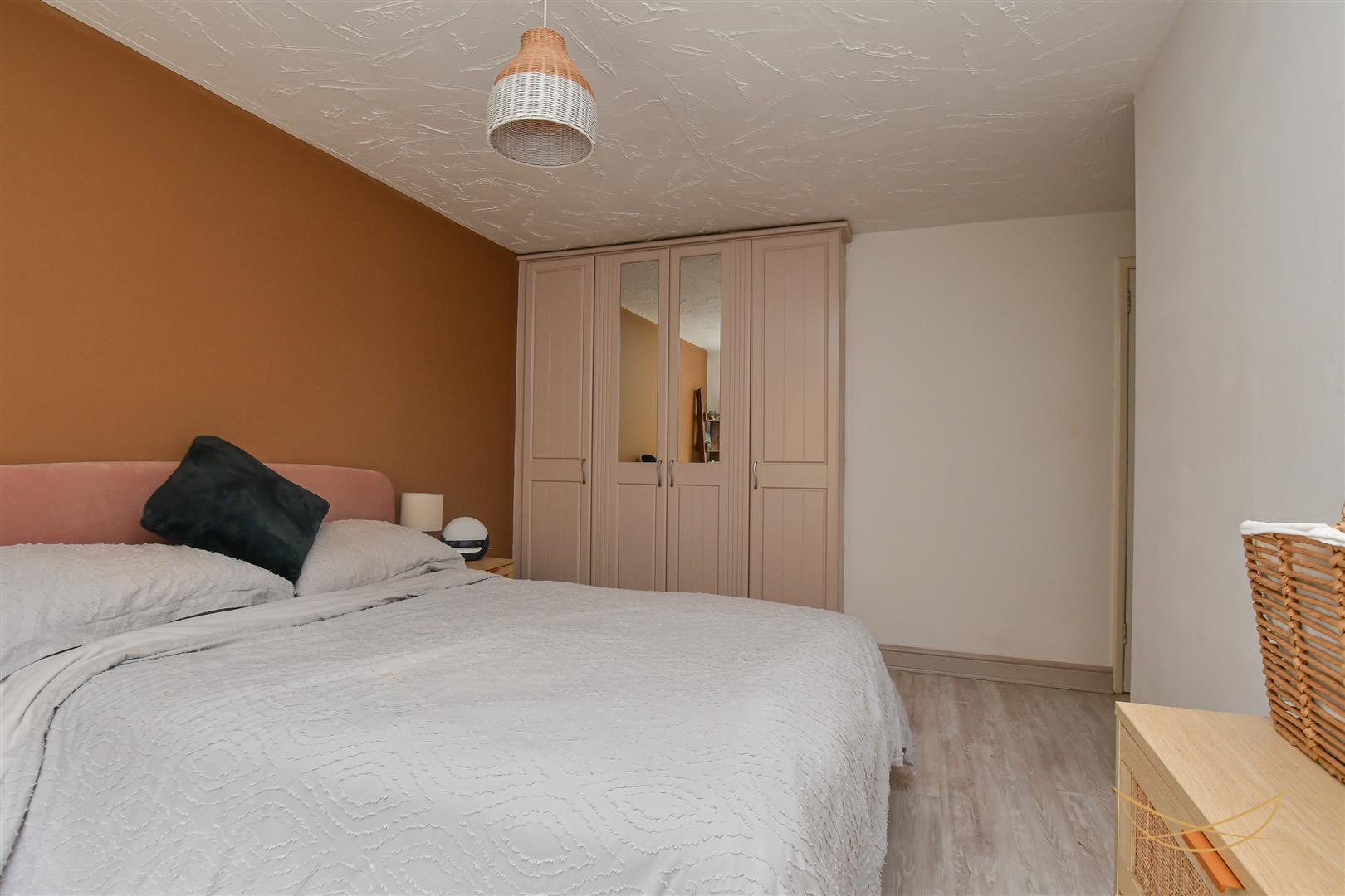 3 Bed End-terrace House - Image 23