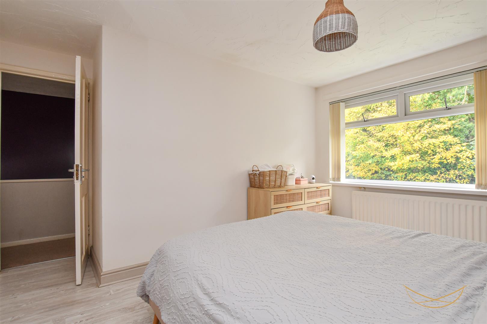 3 Bed End-terrace House - Image 24