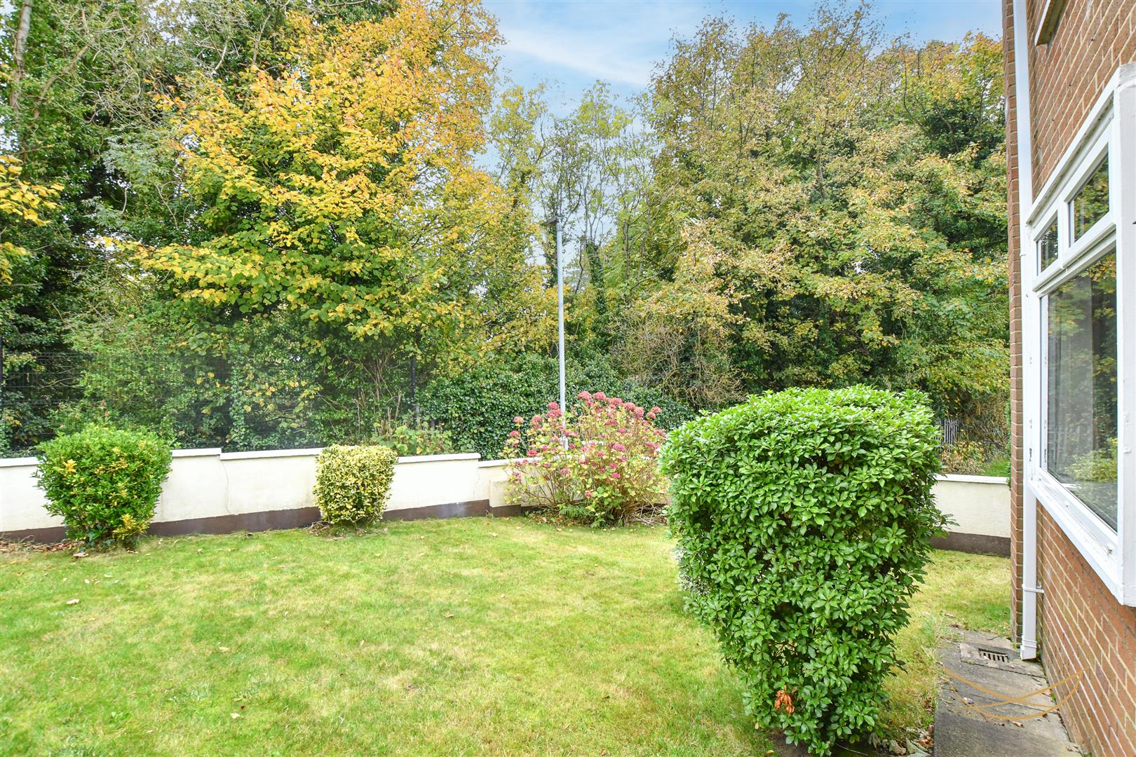 3 Bed End-terrace House - Image 32