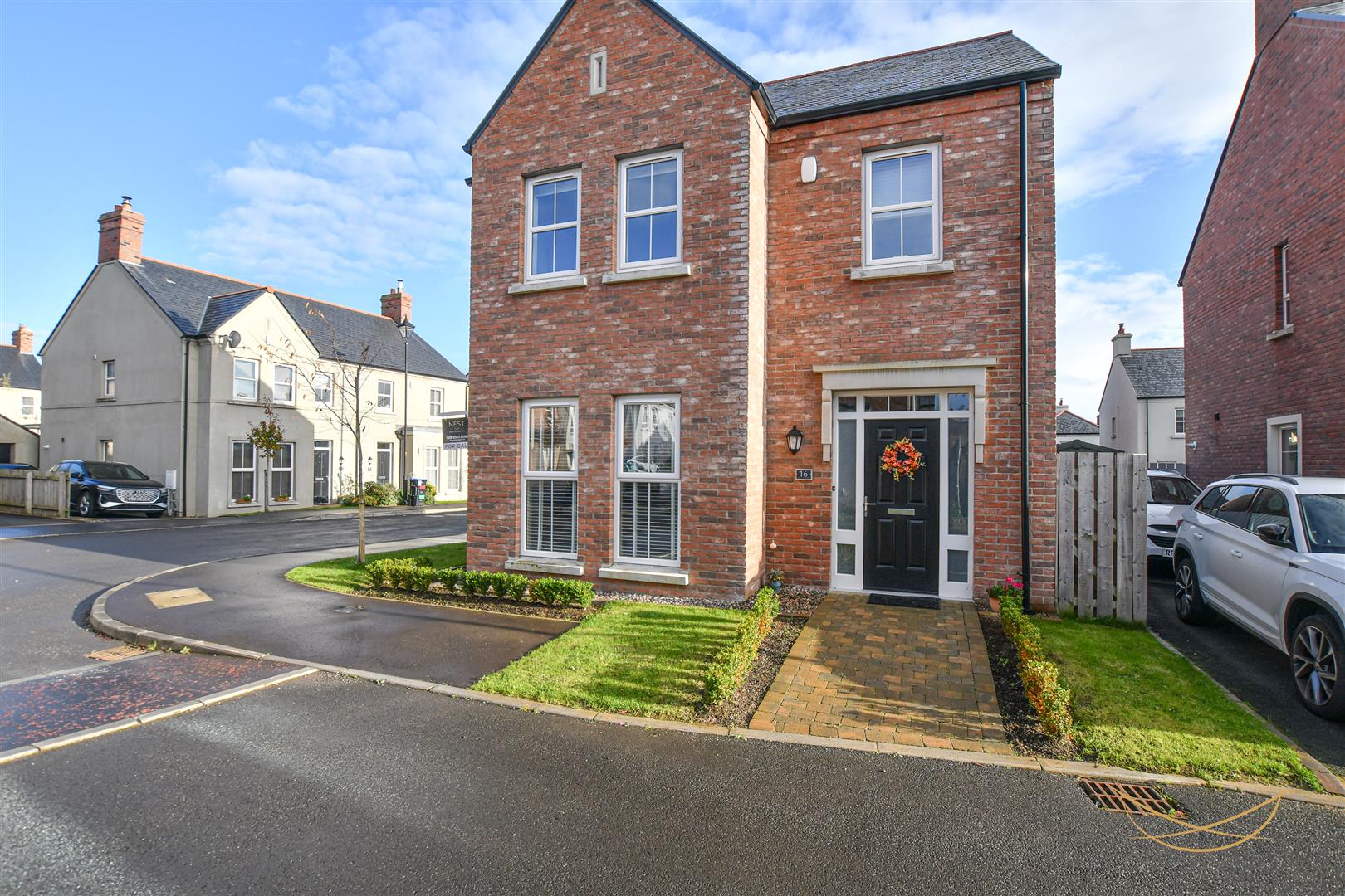 4 Bed Detached House - Image 2