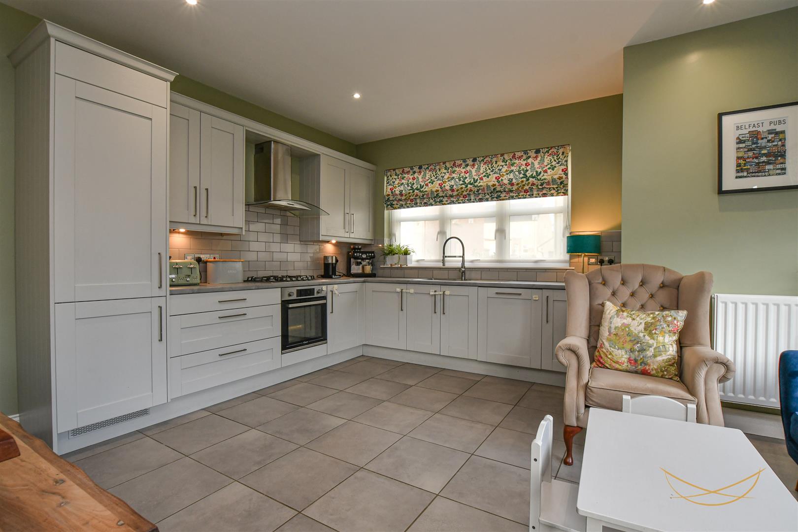 4 Bed Detached House - Image 14