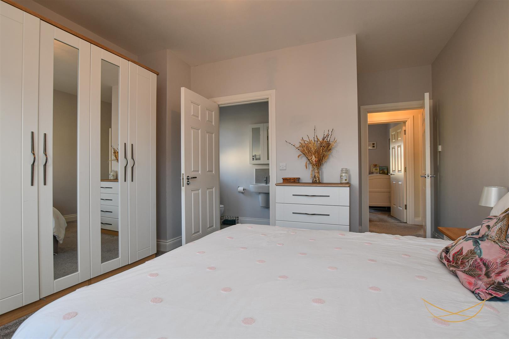 4 Bed Detached House - Image 26