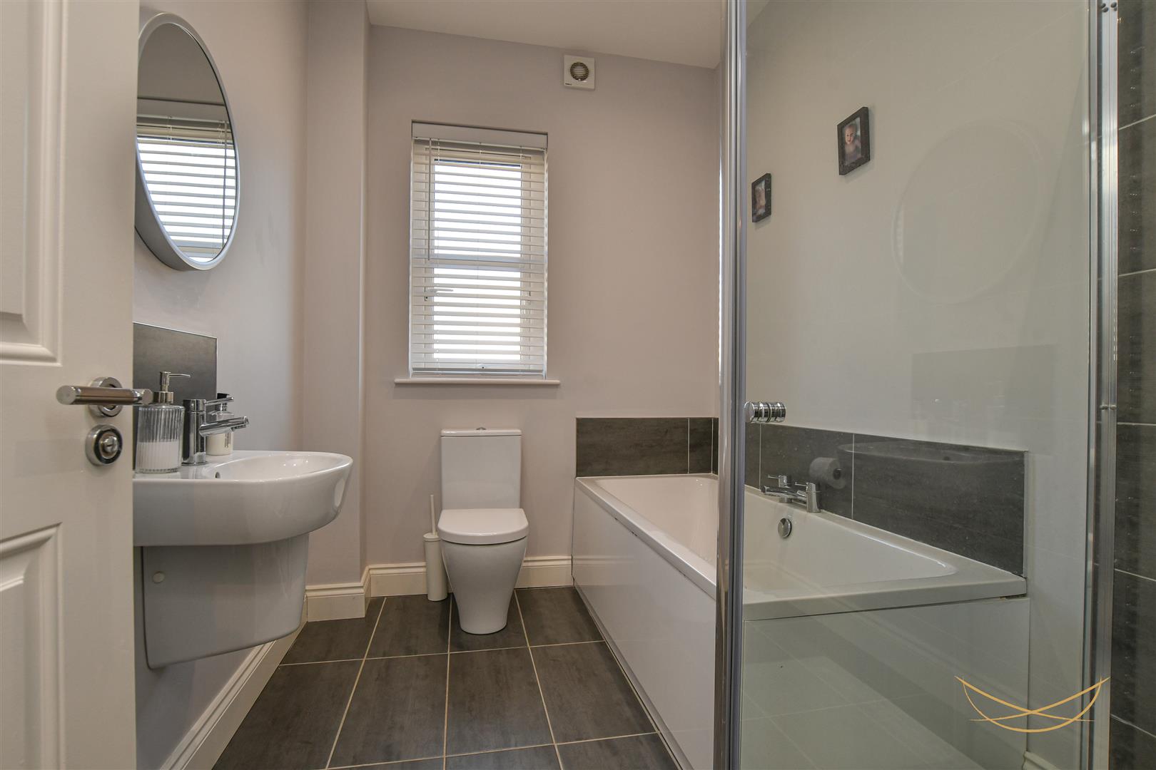 4 Bed Detached House - Image 36