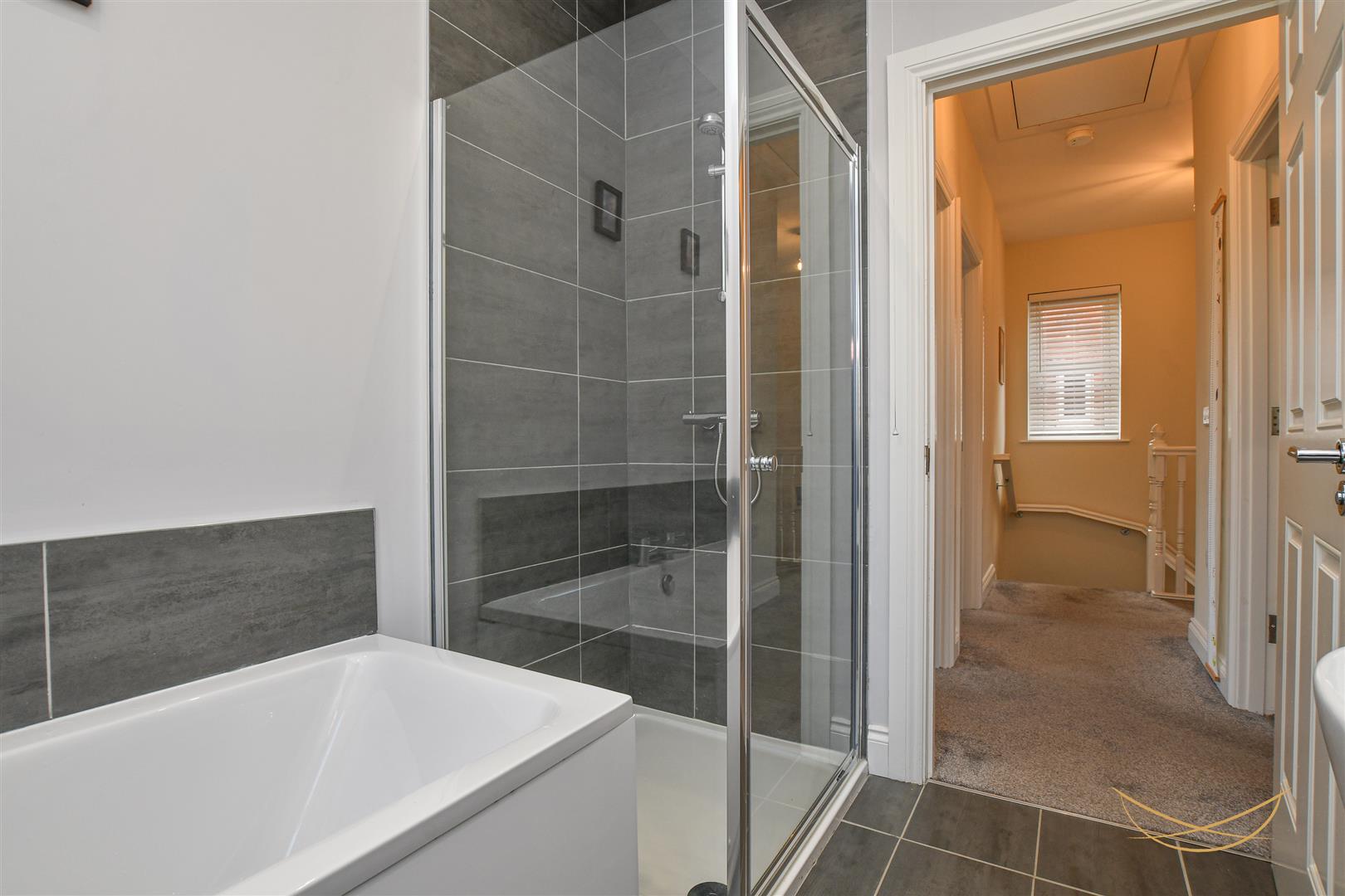 4 Bed Detached House - Image 37